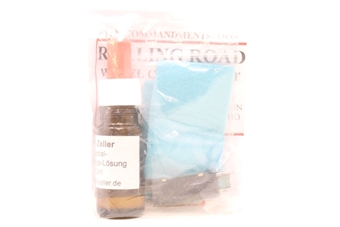 Rolling road wheel cleaning set