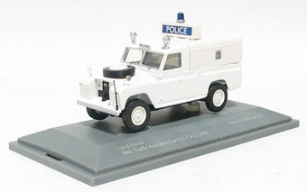 Land Rover Metropolitan Police traffic accident car