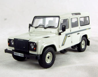 Land Rover Defender - Chawton white/County