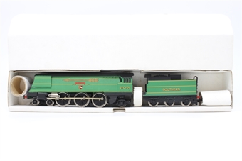 West Country Class 4-6-2 'Exeter' 21C101 in Southern Green with 'Golden Arrow' insignia - only 103 made
