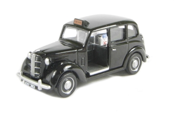 Austin FX3 London Taxi in black with chrome wheel trims
