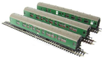 Mk1 coaches 2x Corridor Composites and 1x Corridor Brake Second in BR green - Split from Royal Wessex train pack