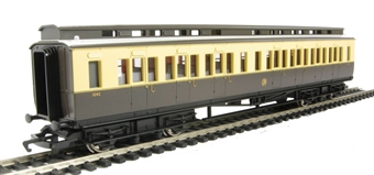 Clerestory composite coach in GWR chocolate and cream 3242