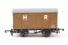 Twin vent van 'HR' in brown 2586 - separated from train set