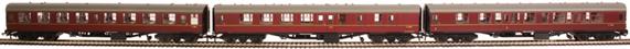 Saturday Special Plus train set with LNER B17 4-6-0 in BR green and 4 Mk1 coaches - Hornby 'Signature' Collection
