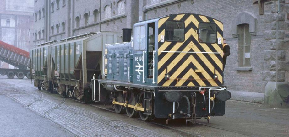 03170 shunts 2 ‘Covhop wagons’ at Birkenhead Docks in January 1987 © Adrian Nicholls