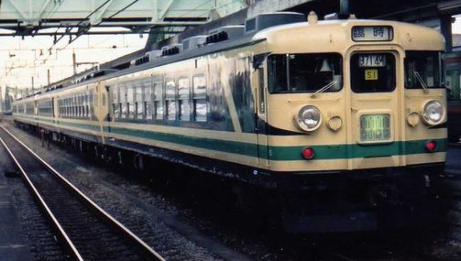 165 Series JNR 'Nanohana' Joyful Train