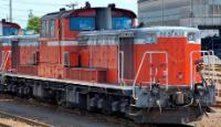 DD51 832 at Yokkaichi Station on the Kansai main line in August 2007. ©Ichi