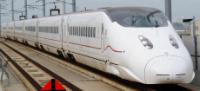 Set U007 at Kurume station on the Kyushu Shinkansen in April 2011. ©JKT-c