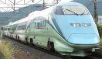 E3-700 set R18 at Akayu station on the Yamagata Shinkansen in September 2015. ©ttzshirasawa-Footbath